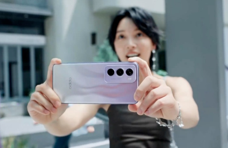 OPPO Reno 12 将迎来新配色，淡蓝？还是 Pro 版本的银幻紫或香槟金？