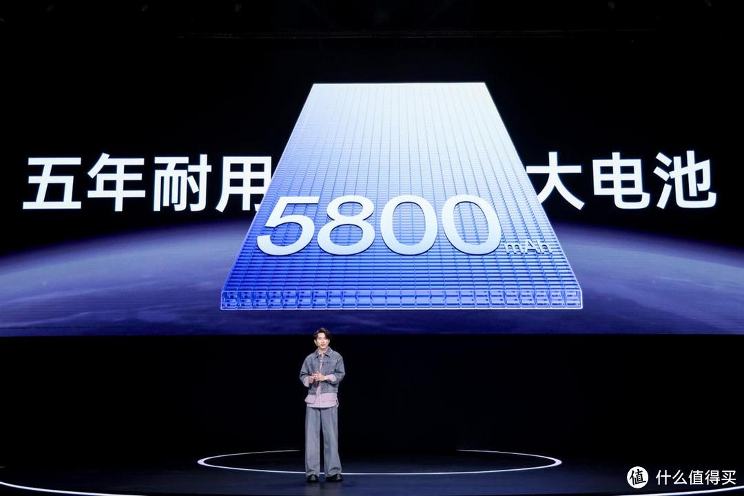 OPPO Reno13系列登场，超美小直屏与AI高清LivePhoto的创新之作